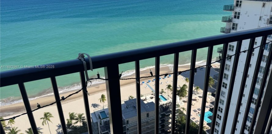 Кондоминиум с 1 спальней в Холливуд, Флорида № 1946048