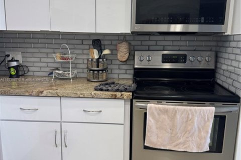 Снять в аренду кондоминиум в Холливуд, Флорида 1 спальня, 91.04м2, № 1946048 - фото 3