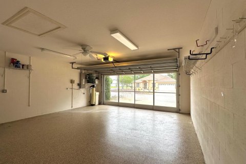 House in Ocala, Florida 2 bedrooms, 139.35 sq.m. № 2146440 - photo 28