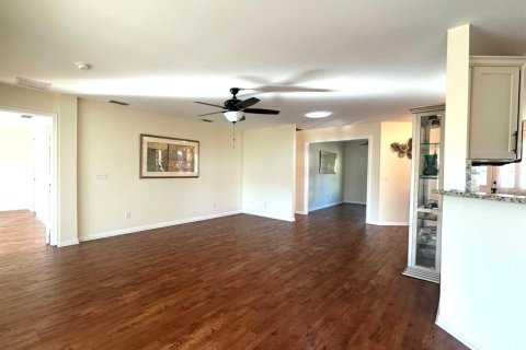 House in Ocala, Florida 2 bedrooms, 139.35 sq.m. № 2146440 - photo 4