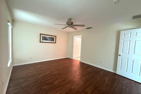 House in Ocala, Florida 2 bedrooms, 139.35 sq.m. № 2146440 - photo 13