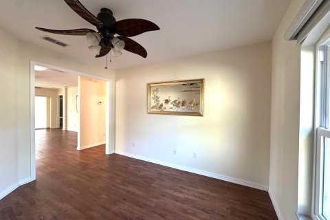 House in Ocala, Florida 2 bedrooms, 139.35 sq.m. № 2146440 - photo 20