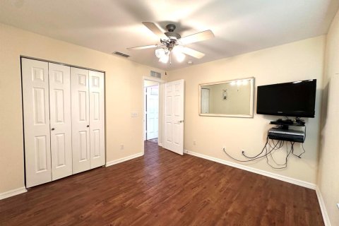 House in Ocala, Florida 2 bedrooms, 139.35 sq.m. № 2146440 - photo 23