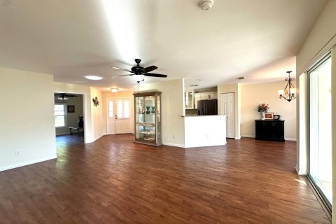 House in Ocala, Florida 2 bedrooms, 139.35 sq.m. № 2146440 - photo 2