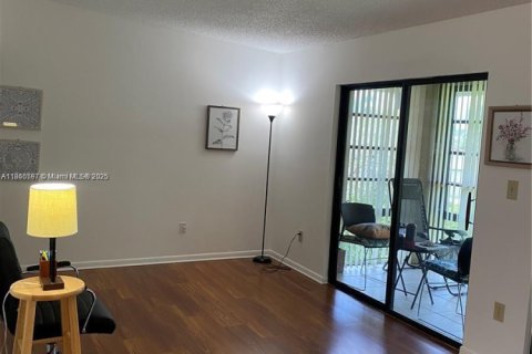 Снять в аренду квартиру в Тамарак, Флорида 2 спальни, 76.83м2, № 2034449 - фото 3