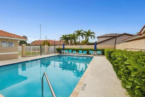 Купить виллу или дом в Хайалиа, Флорида 2 спальни, 126.07м2, № 2042313 - фото 25