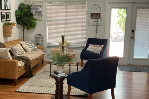 Купить виллу или дом в Хайалиа, Флорида 2 спальни, 126.07м2, № 2042313 - фото 5