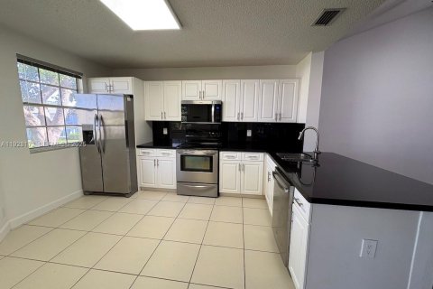 Купить кондоминиум в Бока-Ратон, Флорида 2 спальни, 104.61м2, № 1986788 - фото 10