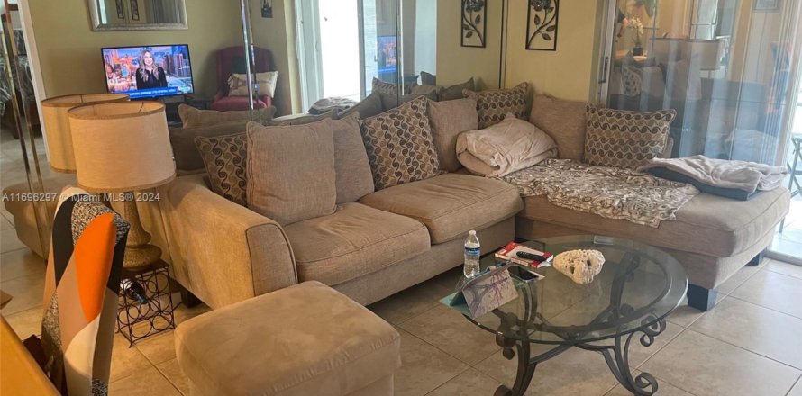 Condominio en Pompano Beach, Florida, 2 dormitorios  № 1863785