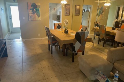 Condominio en venta en Pompano Beach, Florida, 2 dormitorios, 70.61 m2 № 1863785 - foto 2