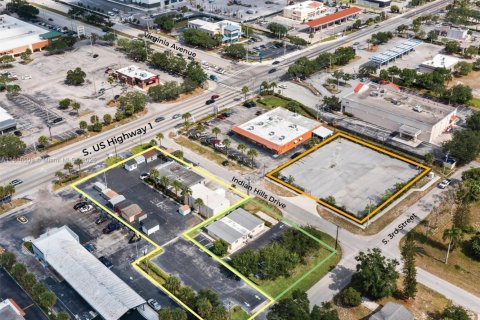 Commercial property in St. Lucie, Florida № 1770408 - photo 1