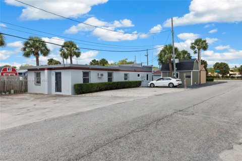 Commercial property in St. Lucie, Florida № 1770408 - photo 14