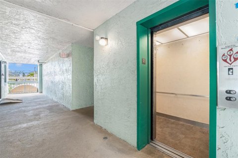 Condominio en venta en Saint Petersburg, Florida, 2 dormitorios, 92.9 m2 № 2108989 - foto 20