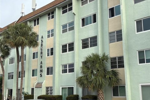 Condo in Saint Petersburg, Florida, 2 bedrooms  № 2108989