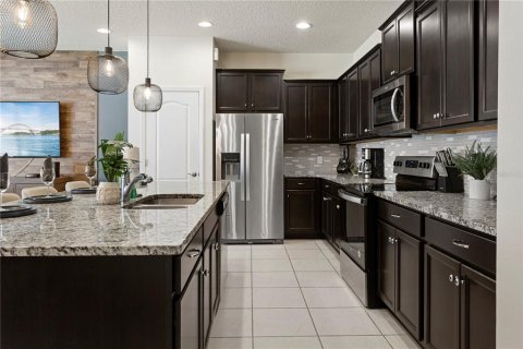 Touwnhouse à vendre à Kissimmee, Floride: 5 chambres, 210.24 m2 № 2406323 - photo 9