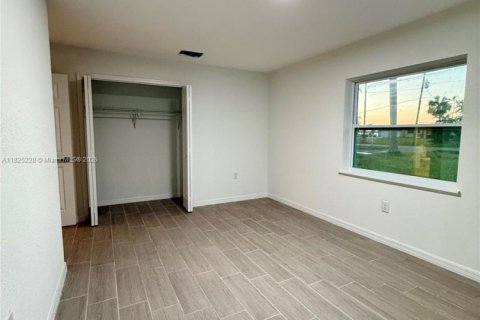 House in Fort Myers, Florida 3 bedrooms № 1794735 - photo 6