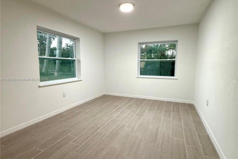 House in Fort Myers, Florida 3 bedrooms № 1794735 - photo 4