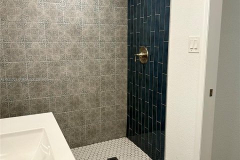House in Fort Myers, Florida 3 bedrooms № 1794735 - photo 9