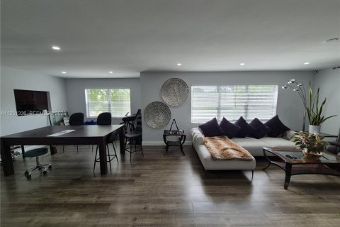 Condominio en venta en Lauderhill, Florida, 2 dormitorios, 111.48 m2 № 2006362 - foto 8