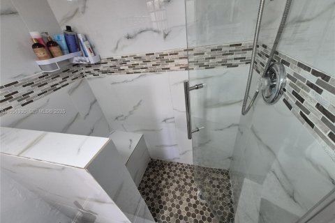 Condominio en venta en Lauderhill, Florida, 2 dormitorios, 111.48 m2 № 2006362 - foto 3