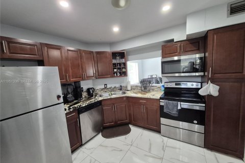 Condominio en venta en Lauderhill, Florida, 2 dormitorios, 111.48 m2 № 2006362 - foto 15