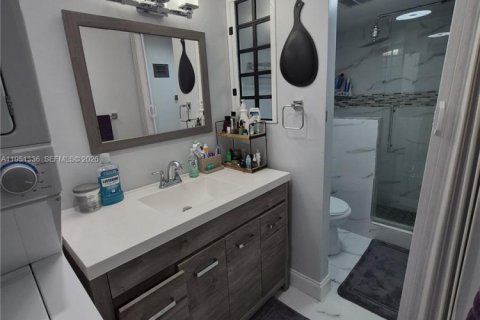 Condominio en venta en Lauderhill, Florida, 2 dormitorios, 111.48 m2 № 2006362 - foto 2