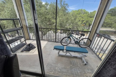 Condominio en venta en Lauderhill, Florida, 2 dormitorios, 111.48 m2 № 2006362 - foto 4