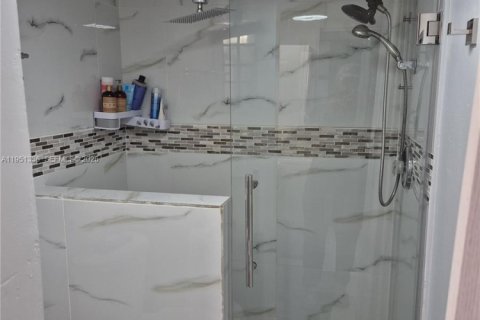 Condominio en venta en Lauderhill, Florida, 2 dormitorios, 111.48 m2 № 2006362 - foto 9