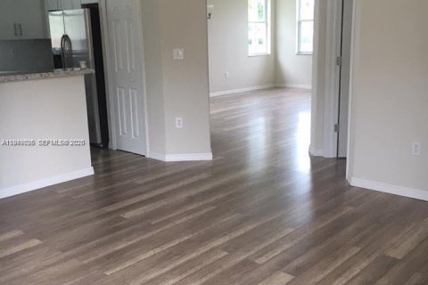 Снять в аренду виллу или дом в Хомстед, Флорида 3 спальни, 149.85м2, № 2004876 - фото 14