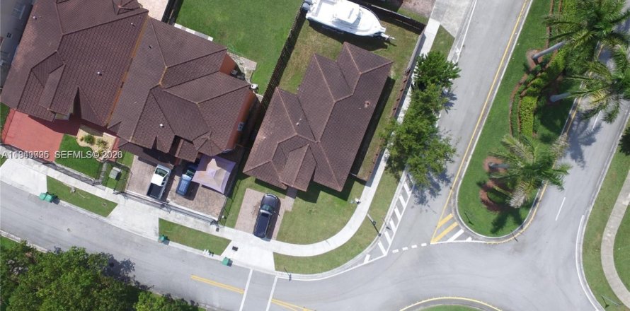 Дом в Хомстед, Флорида 3 спальни, 149.85м2 № 2004876