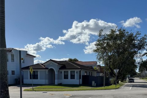 Снять в аренду виллу или дом в Хомстед, Флорида 3 спальни, 149.85м2, № 2004876 - фото 4