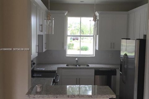 Снять в аренду виллу или дом в Хомстед, Флорида 3 спальни, 149.85м2, № 2004876 - фото 8