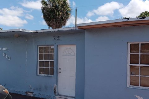 Villa ou maison à vendre à Hialeah, Floride: 5 chambres, 144.74 m2 № 2055327 - photo 2