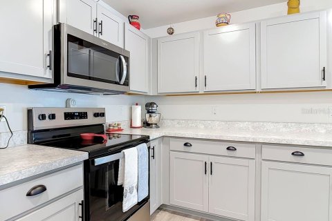 House in Palm Coast, Florida 4 bedrooms, 198.25 sq.m. № 2302540 - photo 14