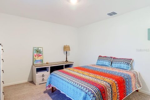 House in Palm Coast, Florida 4 bedrooms, 198.25 sq.m. № 2302540 - photo 17