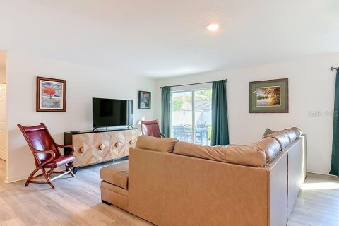 House in Palm Coast, Florida 4 bedrooms, 198.25 sq.m. № 2302540 - photo 6