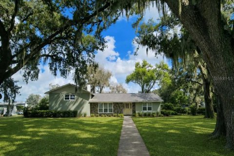 House in Plant City, Florida 4 bedrooms, 244.89 sq.m. № 2351785