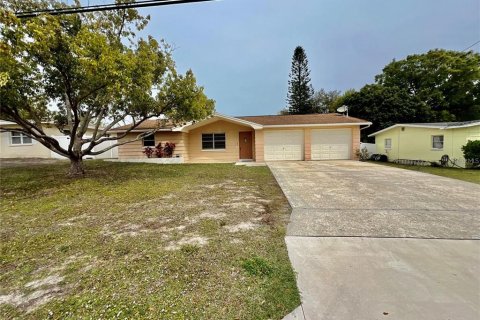 House in Palm Harbor, Florida 2 bedrooms, 100.71 sq.m. № 1900946 - photo 10