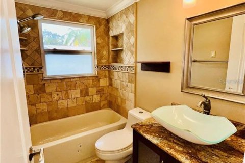 House in Palm Harbor, Florida 2 bedrooms, 100.71 sq.m. № 1900946 - photo 24