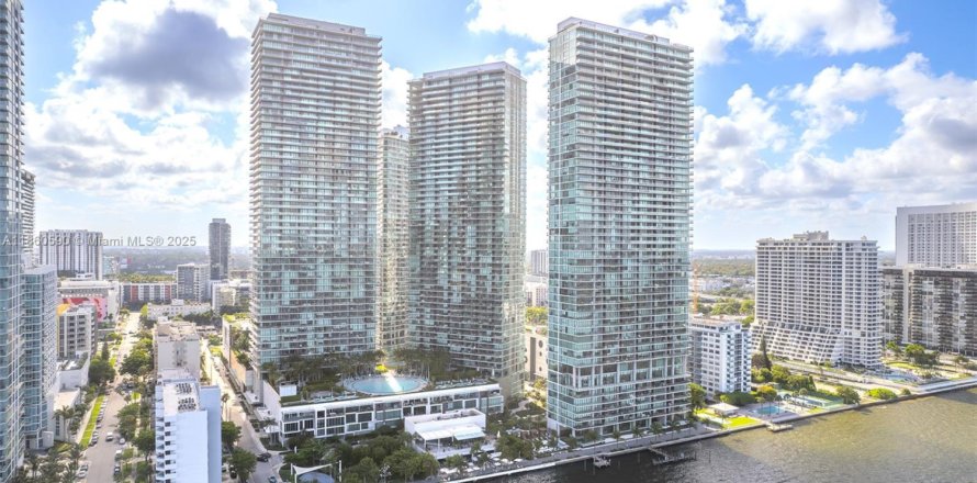 Condo à Miami, Floride, 3 chambres № 1892103