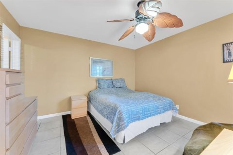 Condo in Oakland Park, Florida, 1 bedroom № 2241074 - photo 14