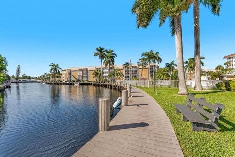 Condo in Oakland Park, Florida, 1 bedroom № 2241074 - photo 18