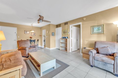 Condo in Oakland Park, Florida, 1 bedroom № 2241074 - photo 9