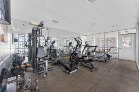 Condo in Oakland Park, Florida, 1 bedroom № 2241074 - photo 19