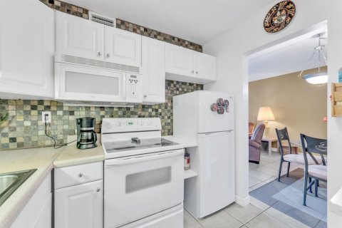 Condo in Oakland Park, Florida, 1 bedroom № 2241074 - photo 13