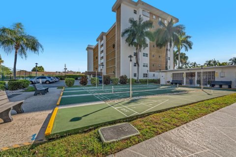Condo in Oakland Park, Florida, 1 bedroom № 2241074 - photo 21