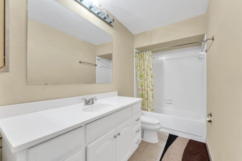Condo in Oakland Park, Florida, 1 bedroom № 2241074 - photo 16
