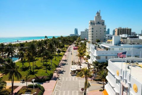 Copropriété à vendre à Miami Beach, Floride: 1 chambre, 57.13 m2 № 1974608 - photo 2