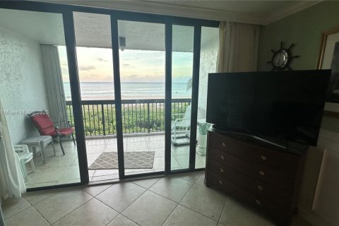 Condo in Pompano Beach, Florida, 2 bedrooms  № 1951213 - photo 23