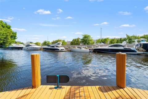 House in Fort Lauderdale, Florida 3 bedrooms, 146.04 sq.m. № 1964183 - photo 25